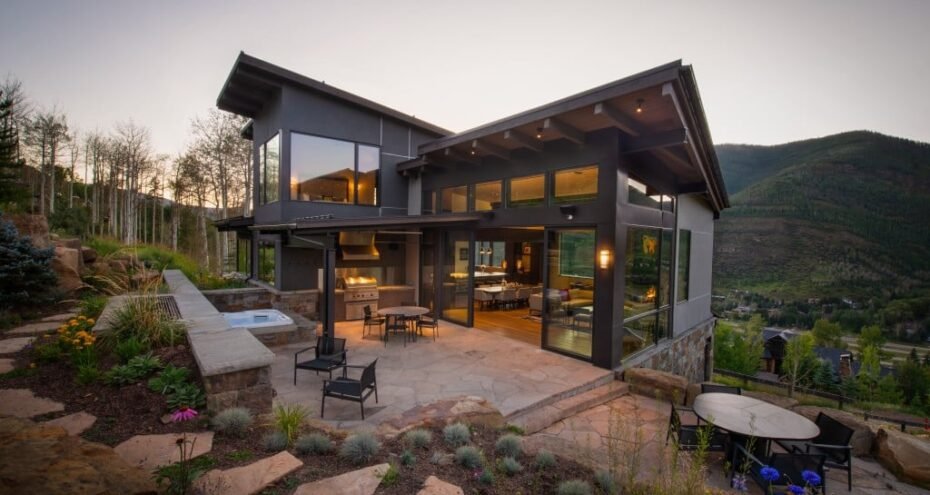 Interior / Exterior